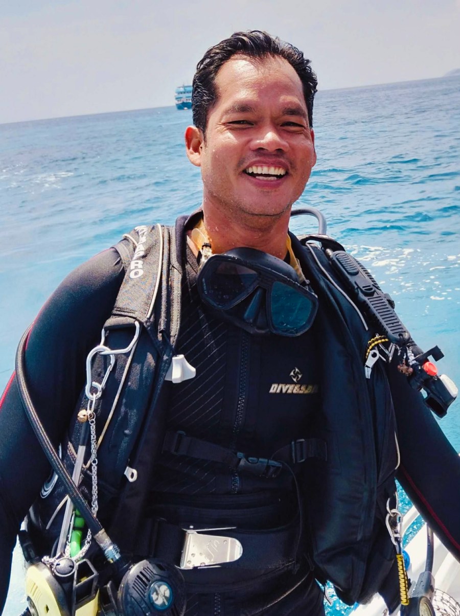 Dive Guide : Inst. Ya